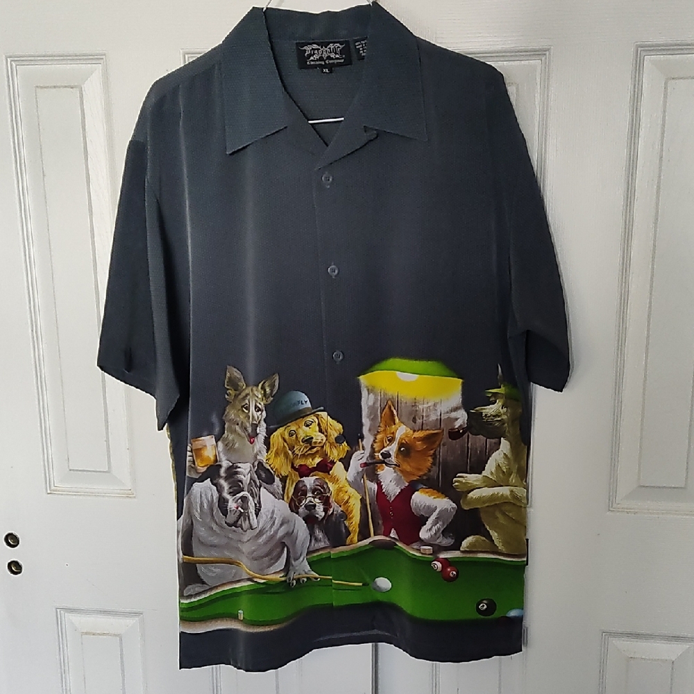 Men's Gray Shirt Dogs Playing Pool, Billiards. Excellent Condition.